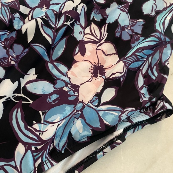 Beach scene womens plus size floral swimsuit XL - Picture 9 of 9